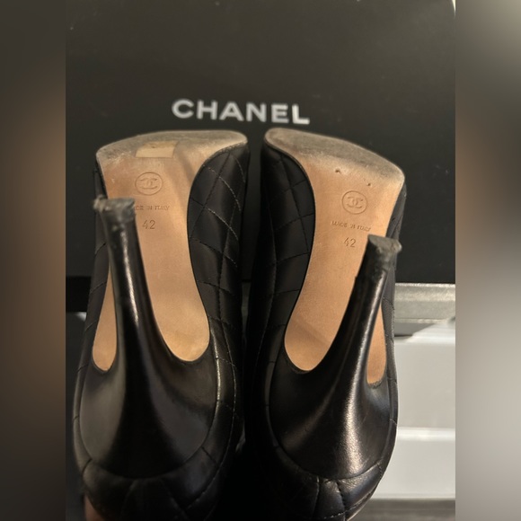 Chanel Quilted Calf Boots size 42 - Picture 4 of 14